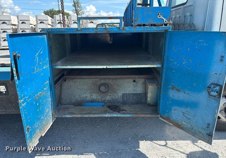 image for item EC3740 2005 GMC W4500 flatbed truck