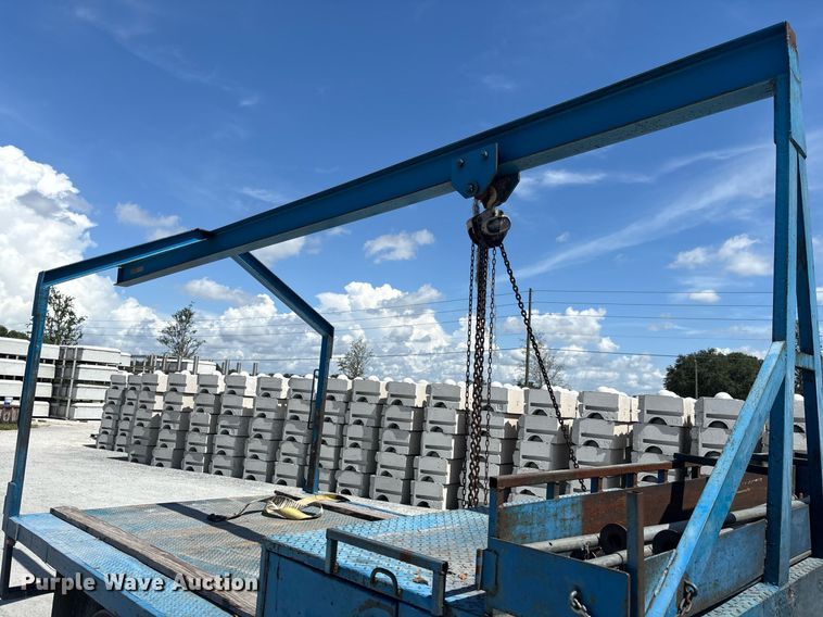 image for item EC3740 2005 GMC W4500 flatbed truck