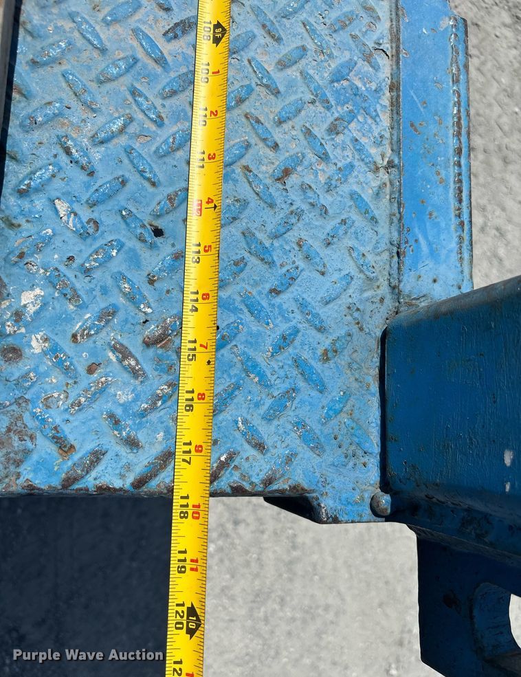 image for item EC3740 2005 GMC W4500 flatbed truck