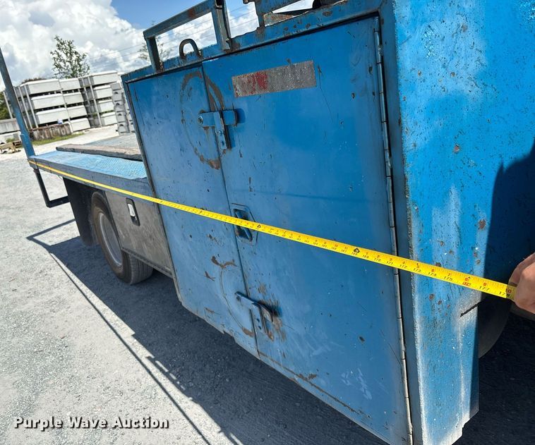 image for item EC3740 2005 GMC W4500 flatbed truck