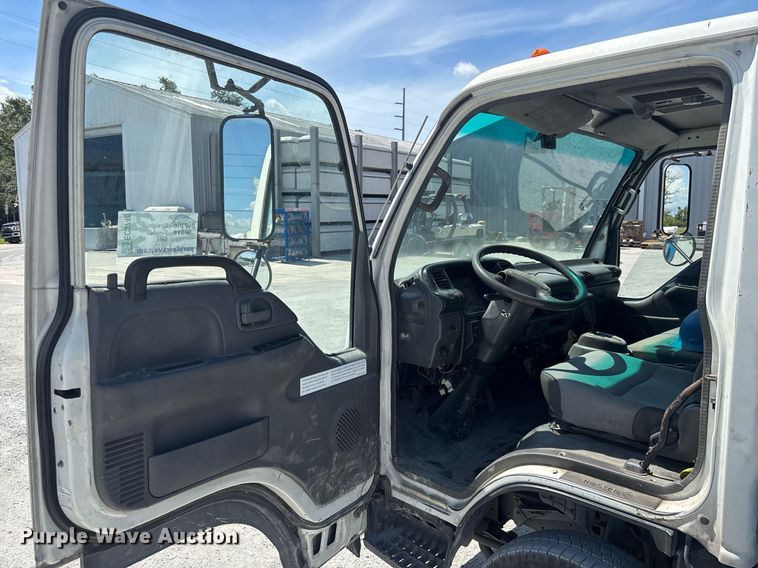 image for item EC3740 2005 GMC W4500 flatbed truck