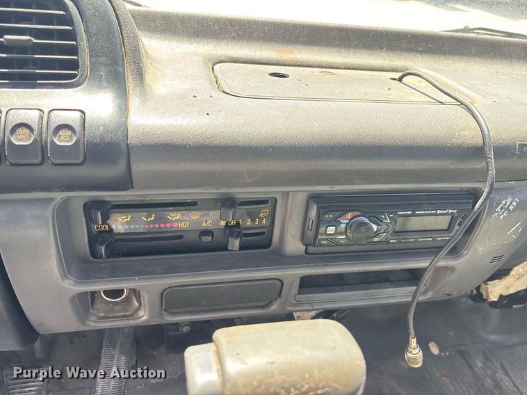 image for item EC3740 2005 GMC W4500 flatbed truck