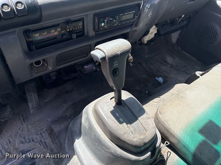 image for item EC3740 2005 GMC W4500 flatbed truck