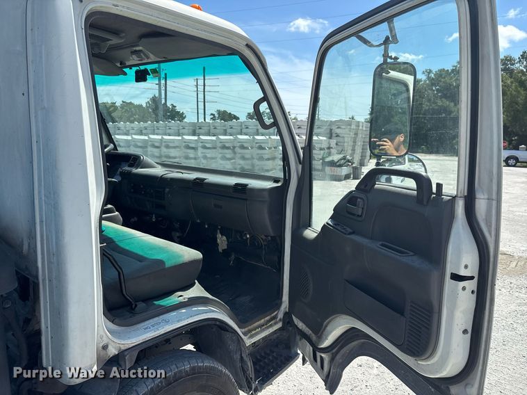 image for item EC3740 2005 GMC W4500 flatbed truck