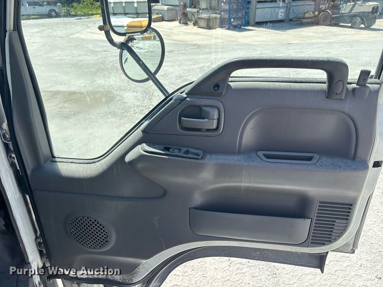 image for item EC3740 2005 GMC W4500 flatbed truck