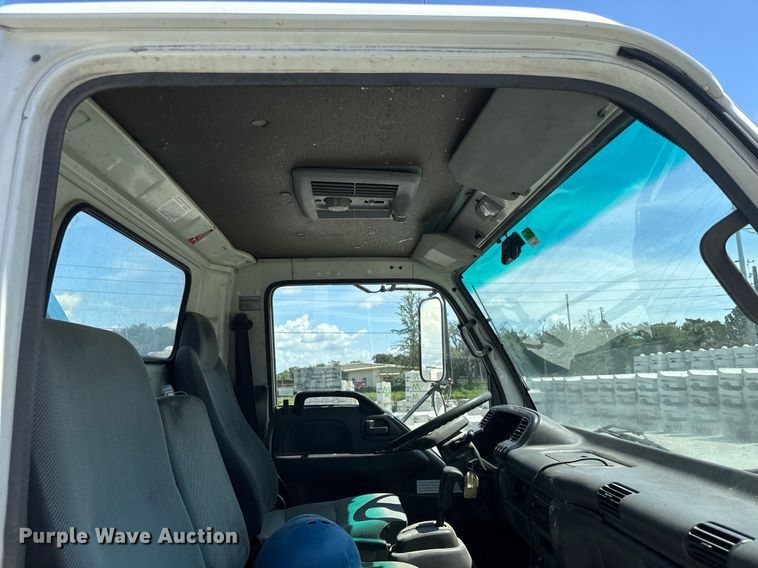 image for item EC3740 2005 GMC W4500 flatbed truck