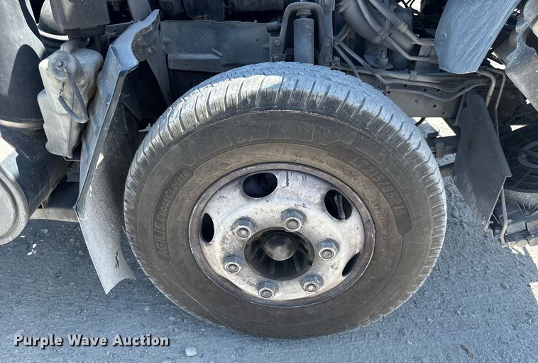 image for item EC3740 2005 GMC W4500 flatbed truck