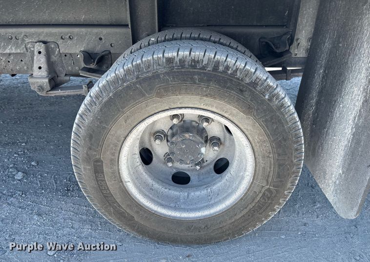 image for item EC3740 2005 GMC W4500 flatbed truck