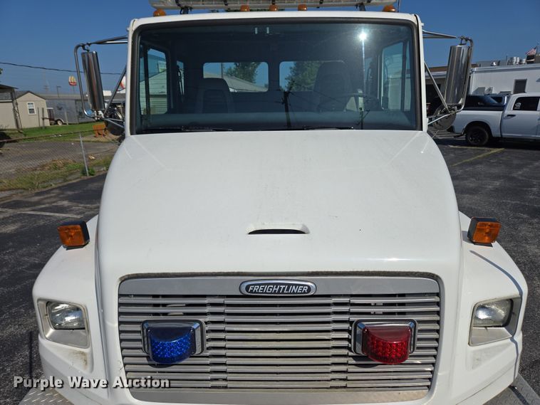 image for item EC4299 2000 Freightliner FL80 semi truck