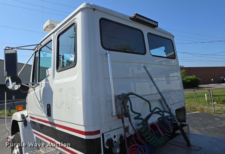 image for item EC4299 2000 Freightliner FL80 semi truck