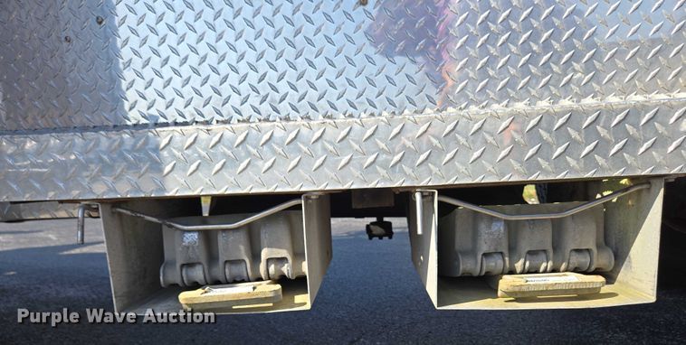 image for item EC4299 2000 Freightliner FL80 semi truck