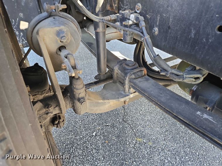 image for item EC4299 2000 Freightliner FL80 semi truck