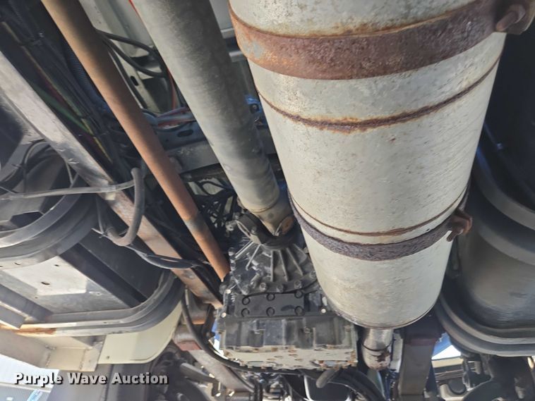 image for item EC4299 2000 Freightliner FL80 semi truck