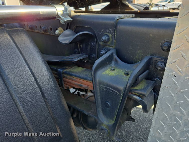 image for item EC4299 2000 Freightliner FL80 semi truck