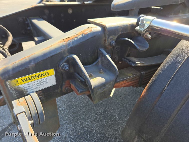 image for item EC4299 2000 Freightliner FL80 semi truck