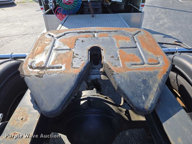 image for item EC4299 2000 Freightliner FL80 semi truck