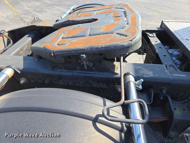 image for item EC4299 2000 Freightliner FL80 semi truck