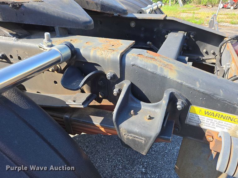 image for item EC4299 2000 Freightliner FL80 semi truck