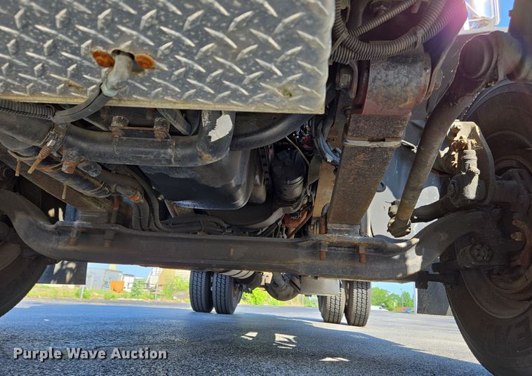 image for item EC4299 2000 Freightliner FL80 semi truck