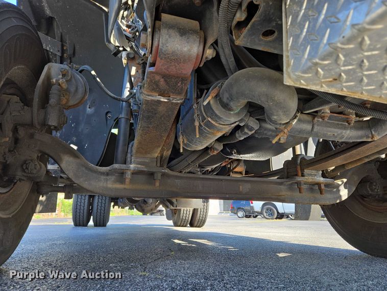 image for item EC4299 2000 Freightliner FL80 semi truck