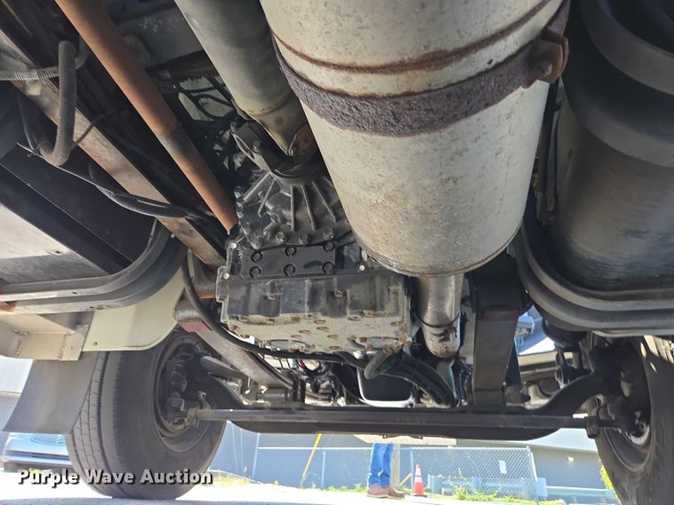 image for item EC4299 2000 Freightliner FL80 semi truck