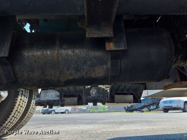 image for item EC4299 2000 Freightliner FL80 semi truck