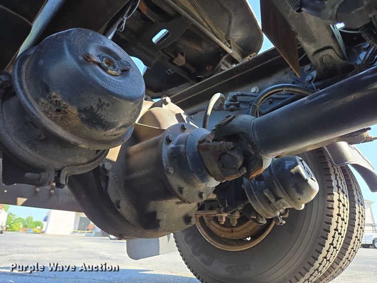 image for item EC4299 2000 Freightliner FL80 semi truck