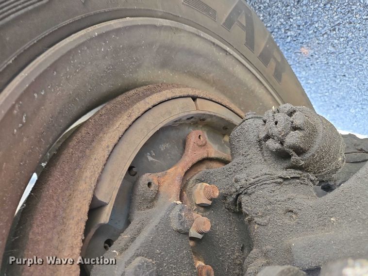 image for item EC4299 2000 Freightliner FL80 semi truck