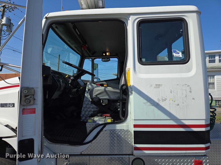 image for item EC4299 2000 Freightliner FL80 semi truck