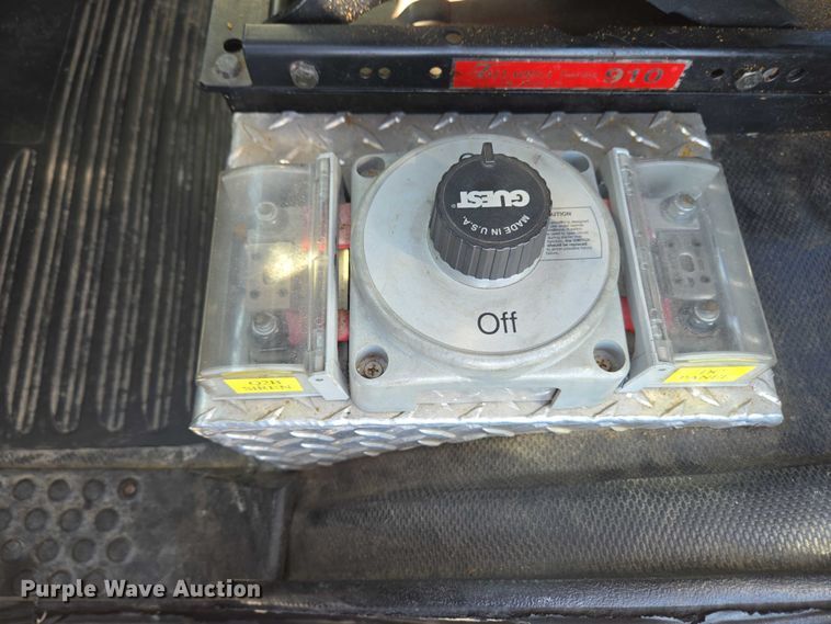 image for item EC4299 2000 Freightliner FL80 semi truck