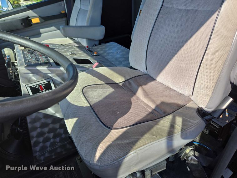 image for item EC4299 2000 Freightliner FL80 semi truck