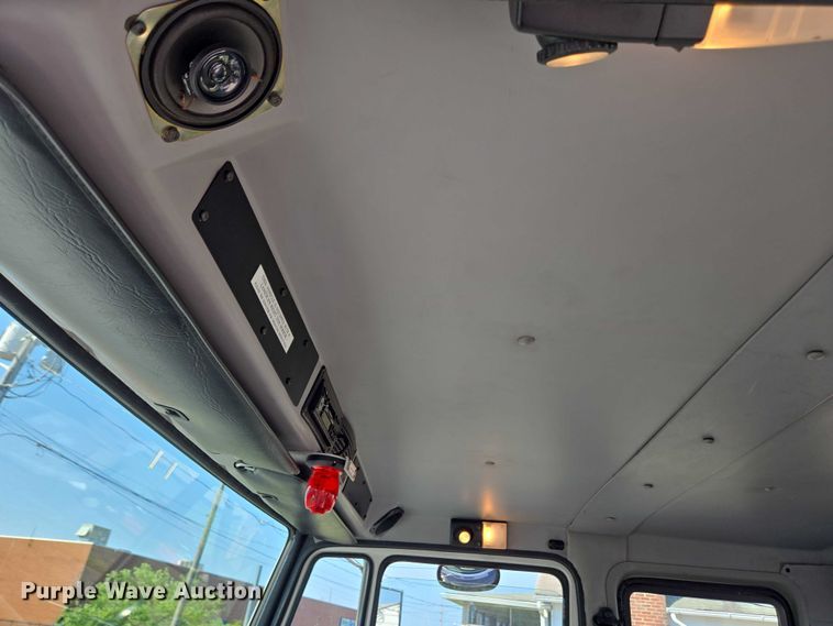 image for item EC4299 2000 Freightliner FL80 semi truck