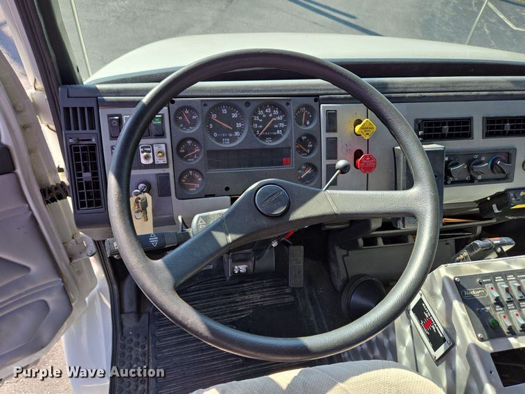 image for item EC4299 2000 Freightliner FL80 semi truck