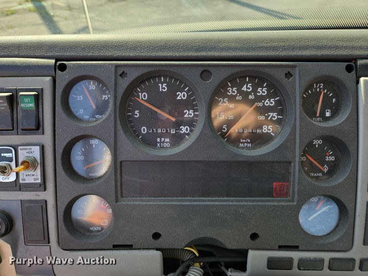 image for item EC4299 2000 Freightliner FL80 semi truck