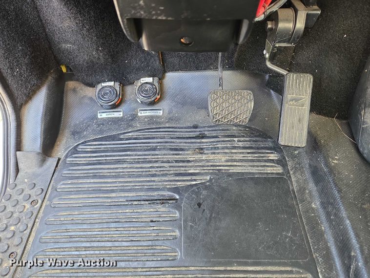 image for item EC4299 2000 Freightliner FL80 semi truck