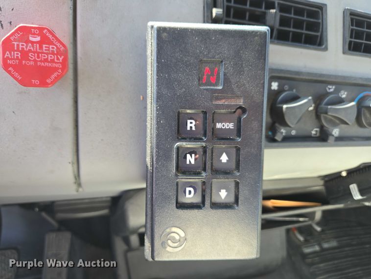 image for item EC4299 2000 Freightliner FL80 semi truck