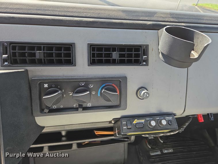 image for item EC4299 2000 Freightliner FL80 semi truck