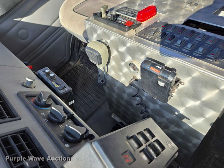 image for item EC4299 2000 Freightliner FL80 semi truck