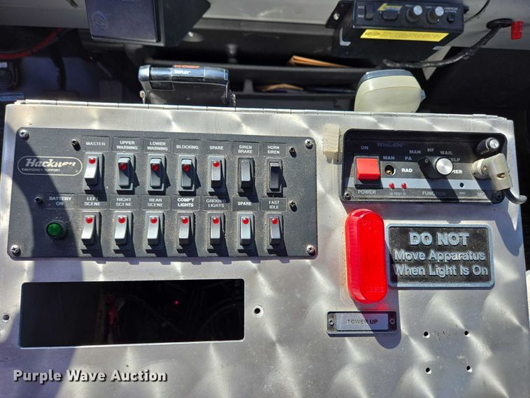 image for item EC4299 2000 Freightliner FL80 semi truck