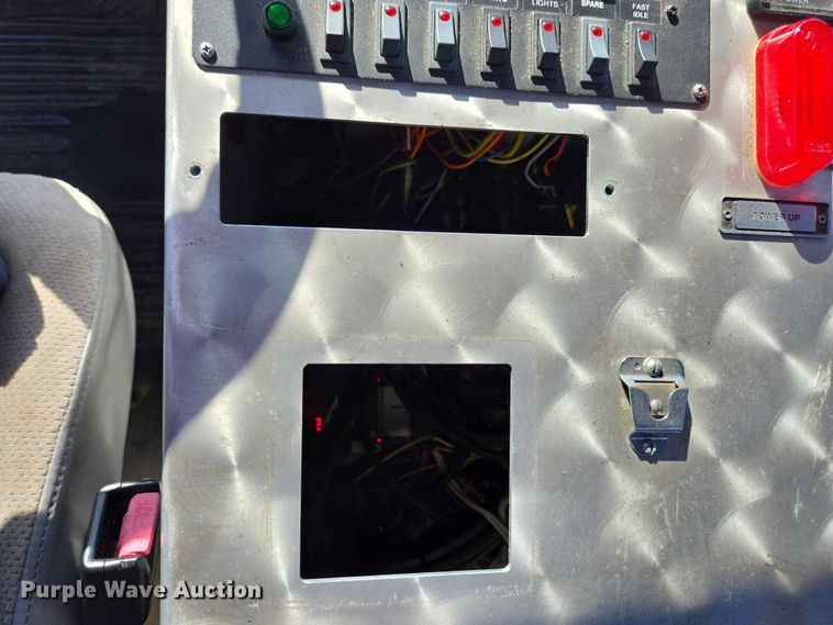 image for item EC4299 2000 Freightliner FL80 semi truck