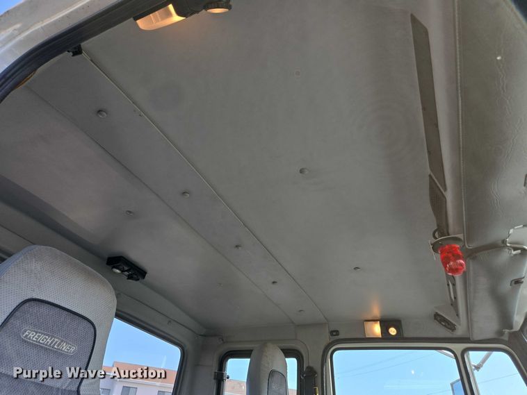 image for item EC4299 2000 Freightliner FL80 semi truck