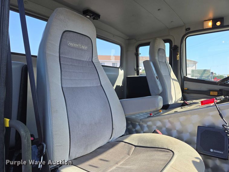 image for item EC4299 2000 Freightliner FL80 semi truck