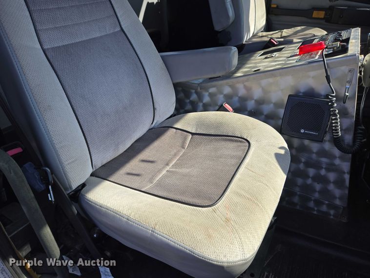 image for item EC4299 2000 Freightliner FL80 semi truck