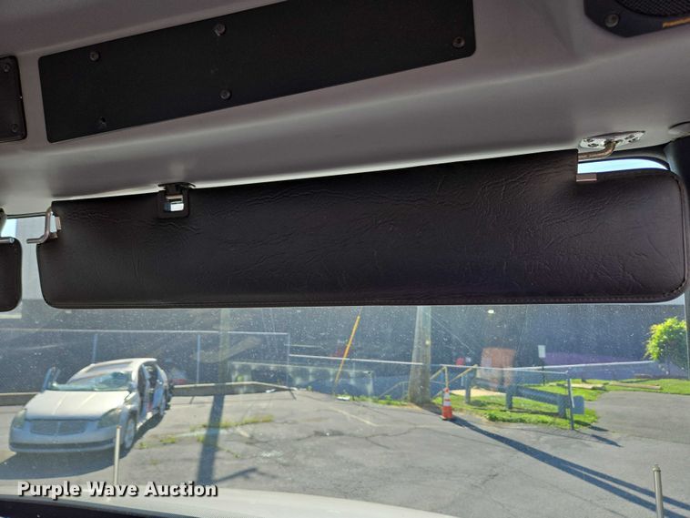 image for item EC4299 2000 Freightliner FL80 semi truck