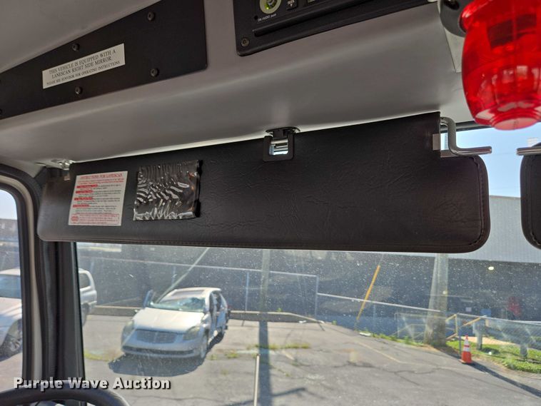 image for item EC4299 2000 Freightliner FL80 semi truck