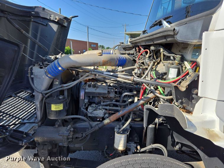 image for item EC4299 2000 Freightliner FL80 semi truck