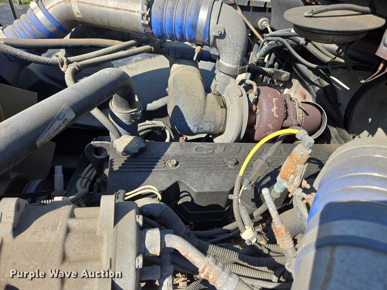 image for item EC4299 2000 Freightliner FL80 semi truck