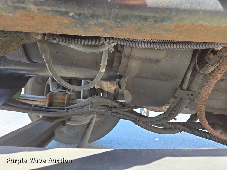 image for item EC4299 2000 Freightliner FL80 semi truck