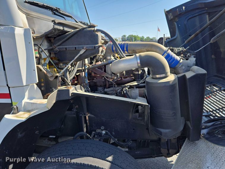 image for item EC4299 2000 Freightliner FL80 semi truck