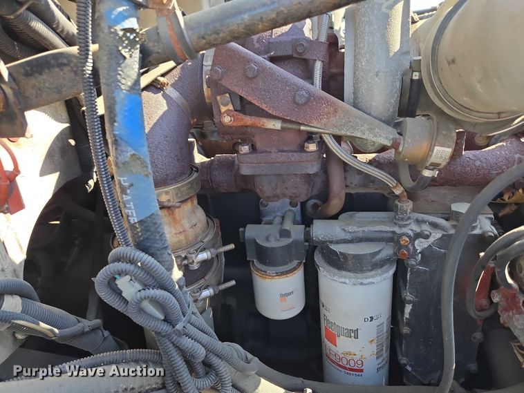 image for item EC4299 2000 Freightliner FL80 semi truck